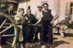 Familie Kossmann mit Ochsengespann, 1944